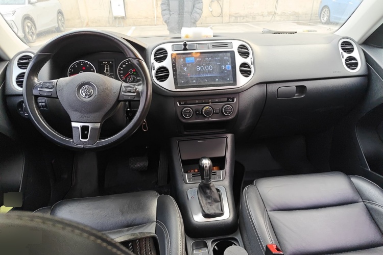 2017 Volkswagen Tiguan - Main View