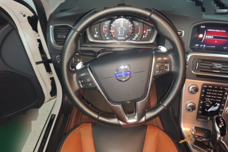 2017 Volvo V60 - Main View