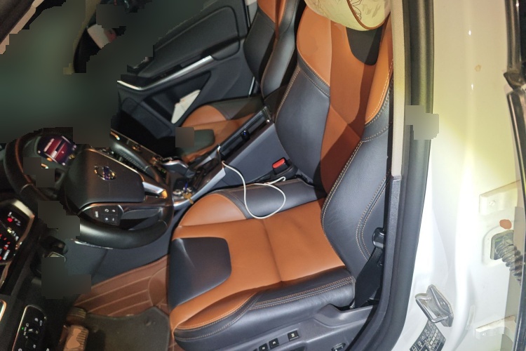 2017 Volvo V60 - Main View