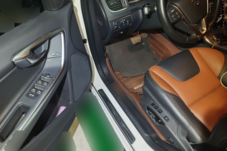 2017 Volvo V60 - Main View