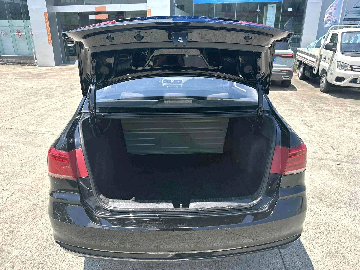 2017 Volkswagen Sangtana - Main View