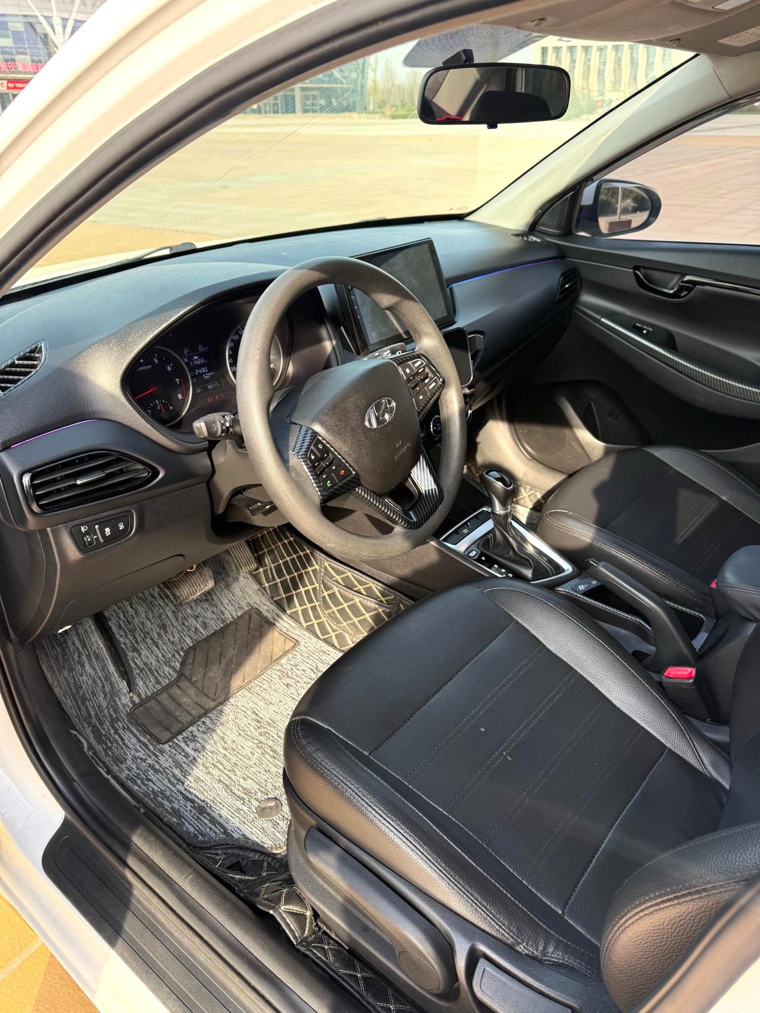 2018 Hyundai ELANTRA - Main View
