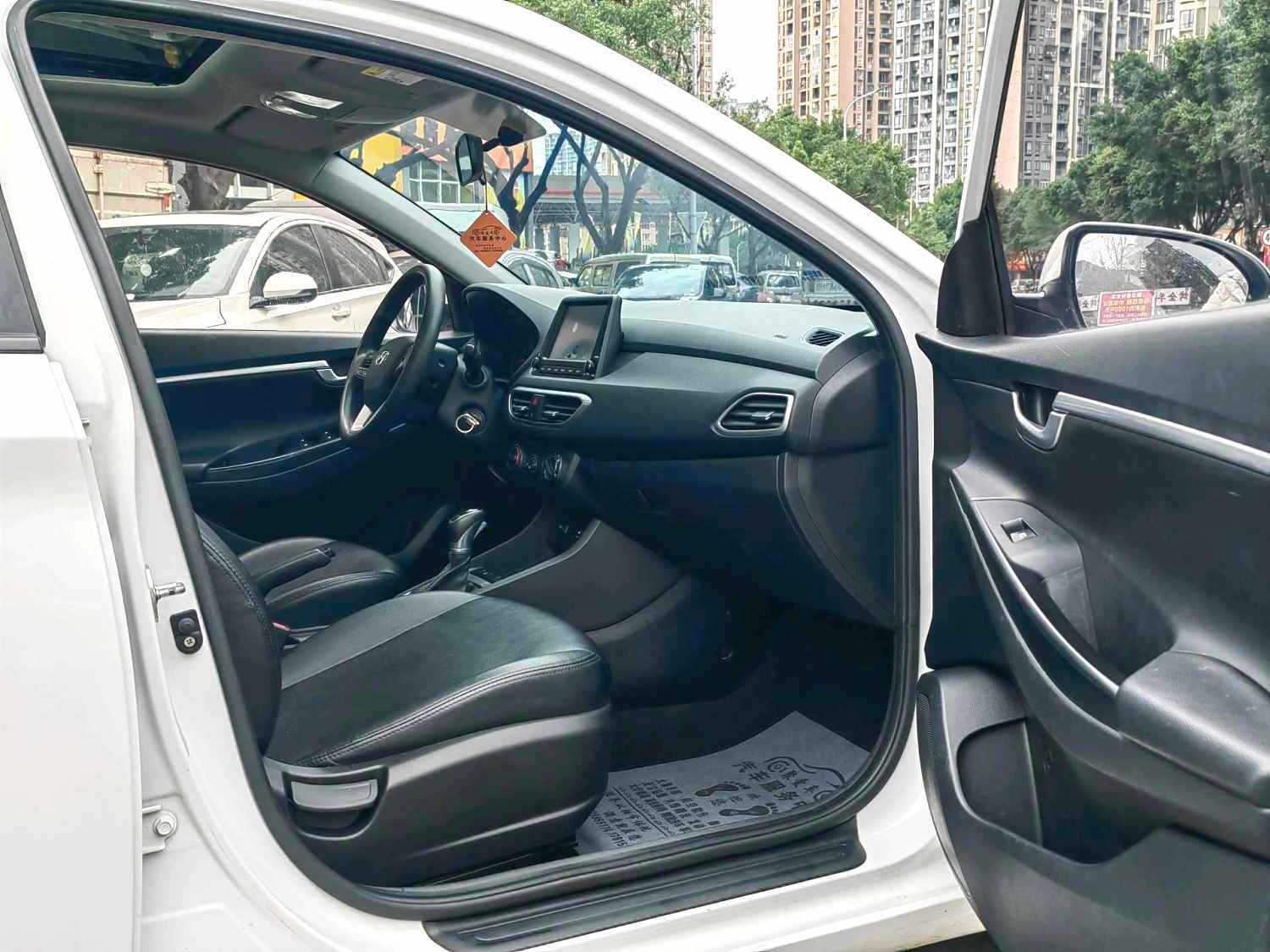 2018 Hyundai ELANTRA - Main View