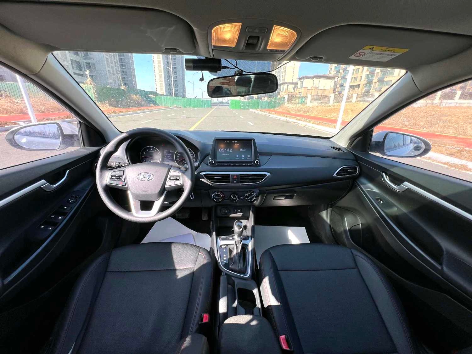 2017 Hyundai ELANTRA - Main View