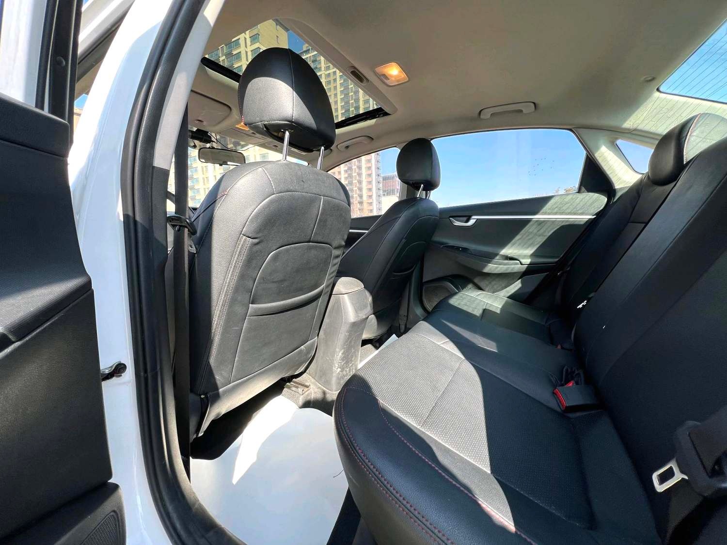 2017 Hyundai ELANTRA - Main View