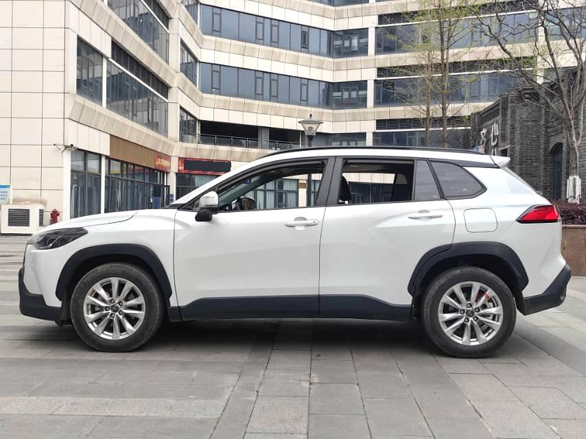 2022 TOYOTA Corolla Cross - Main View
