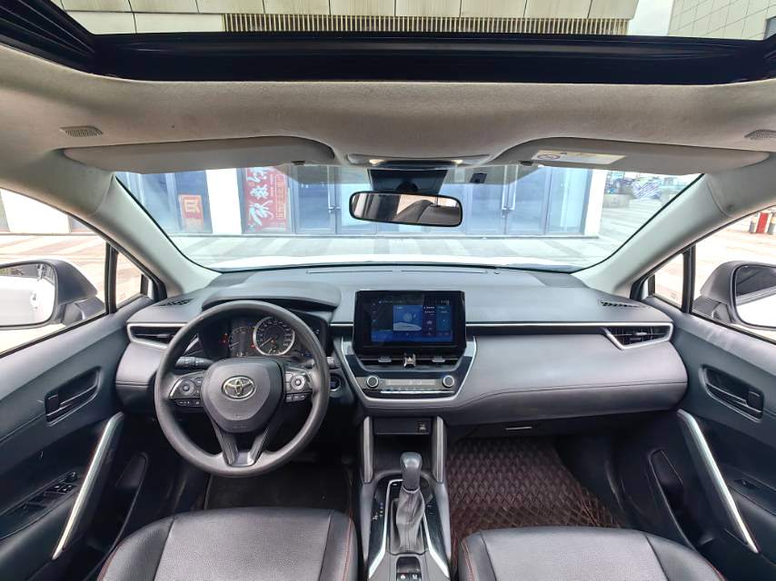 2022 TOYOTA Corolla Cross - Main View
