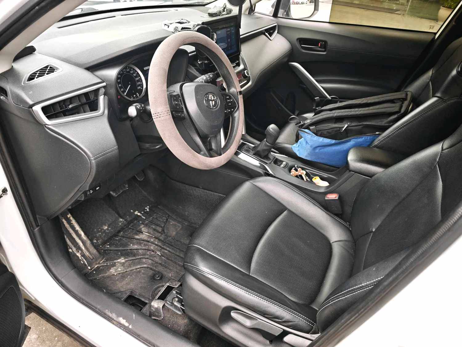 2022 TOYOTA Corolla Cross - Main View