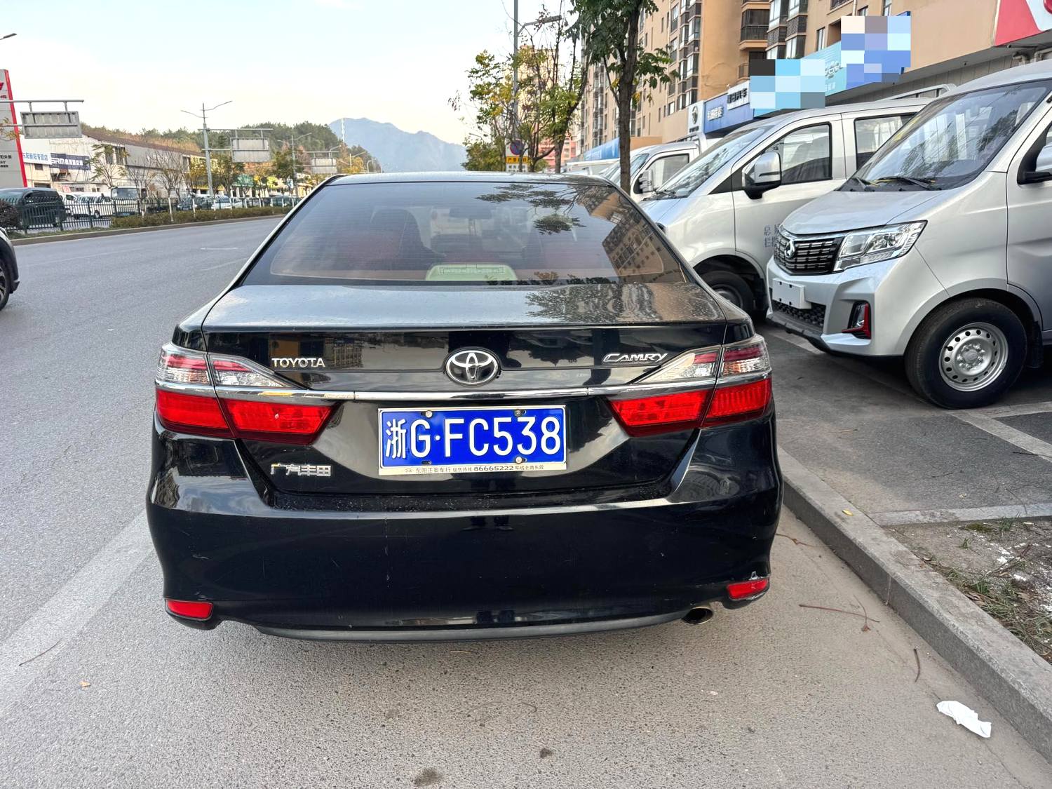 2015 TOYOTA Camry - Main View