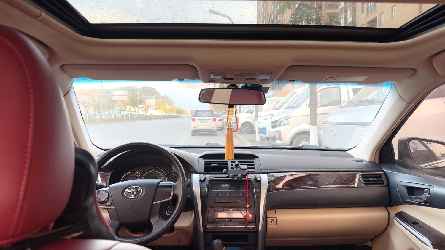 2015 TOYOTA Camry - Main View