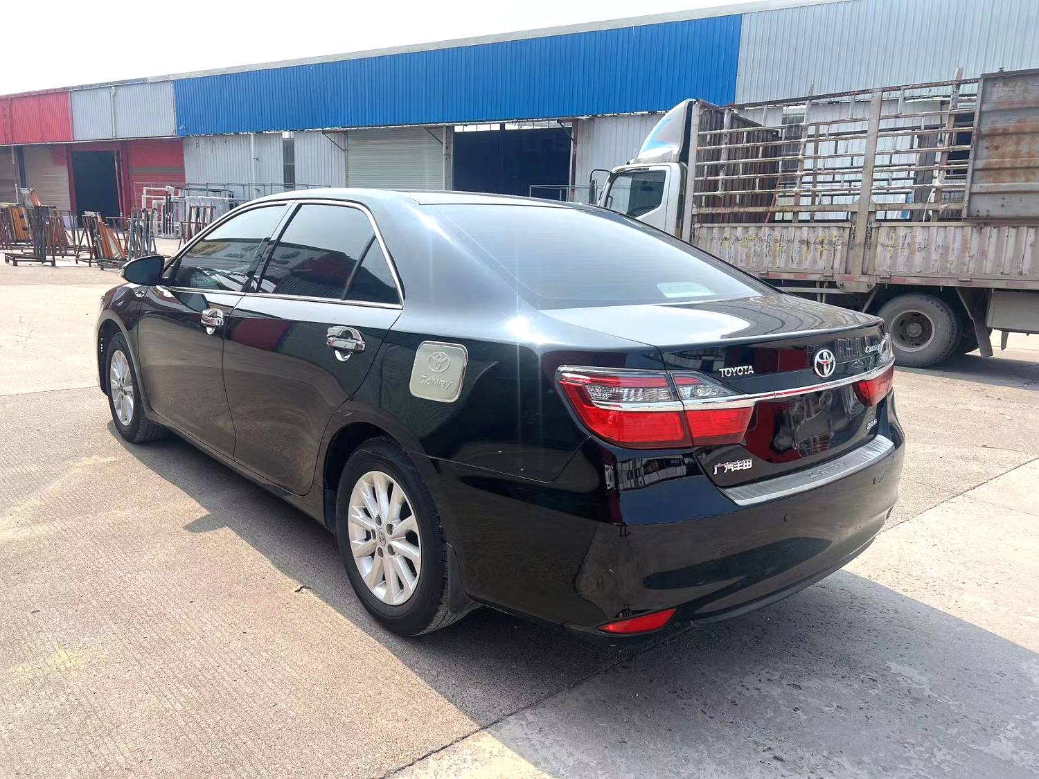 2016 TOYOTA Camry - Main View