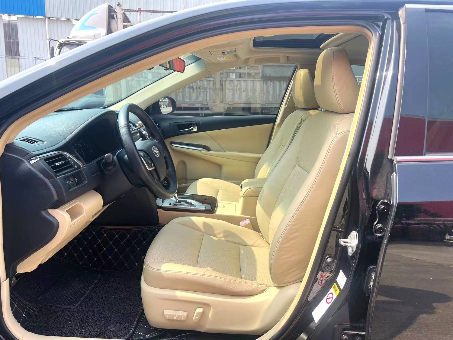 2016 TOYOTA Camry - Main View