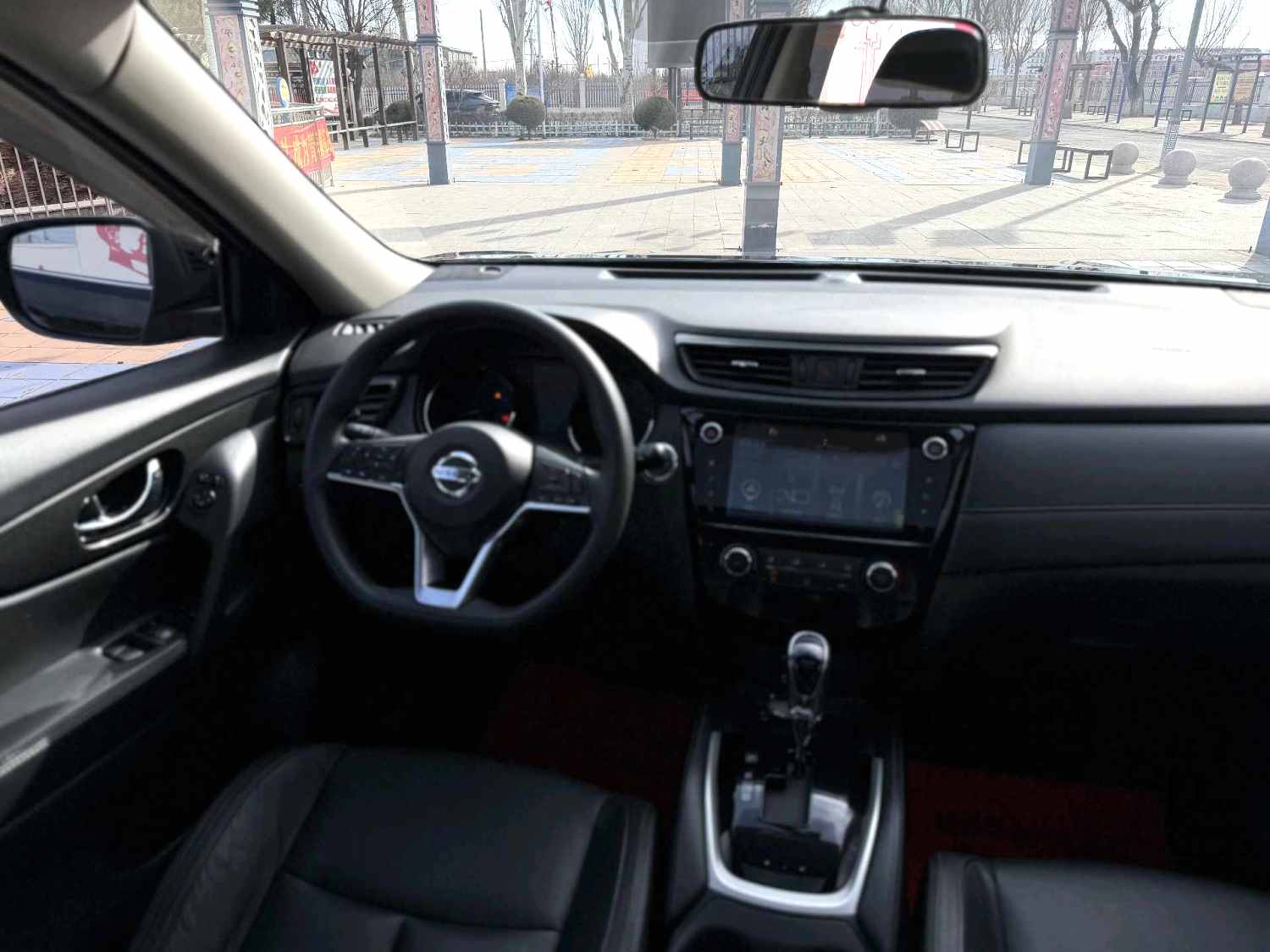 2017 Nissan X-TRAIL - Main View
