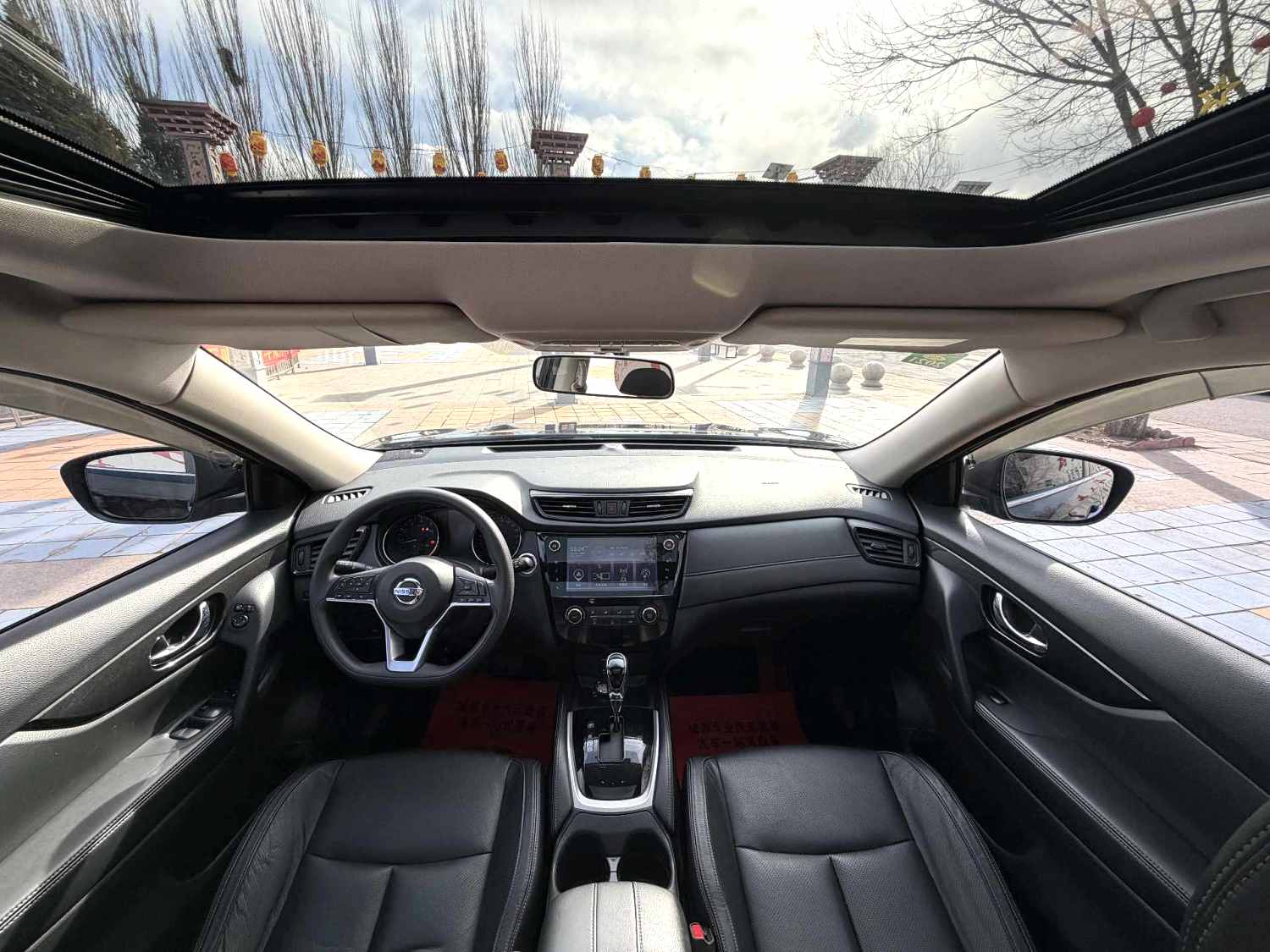 2017 Nissan X-TRAIL - Main View