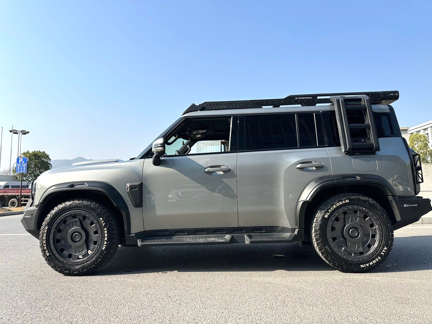 2024 Jetour Traveler Silver Dragon Wings - Main View