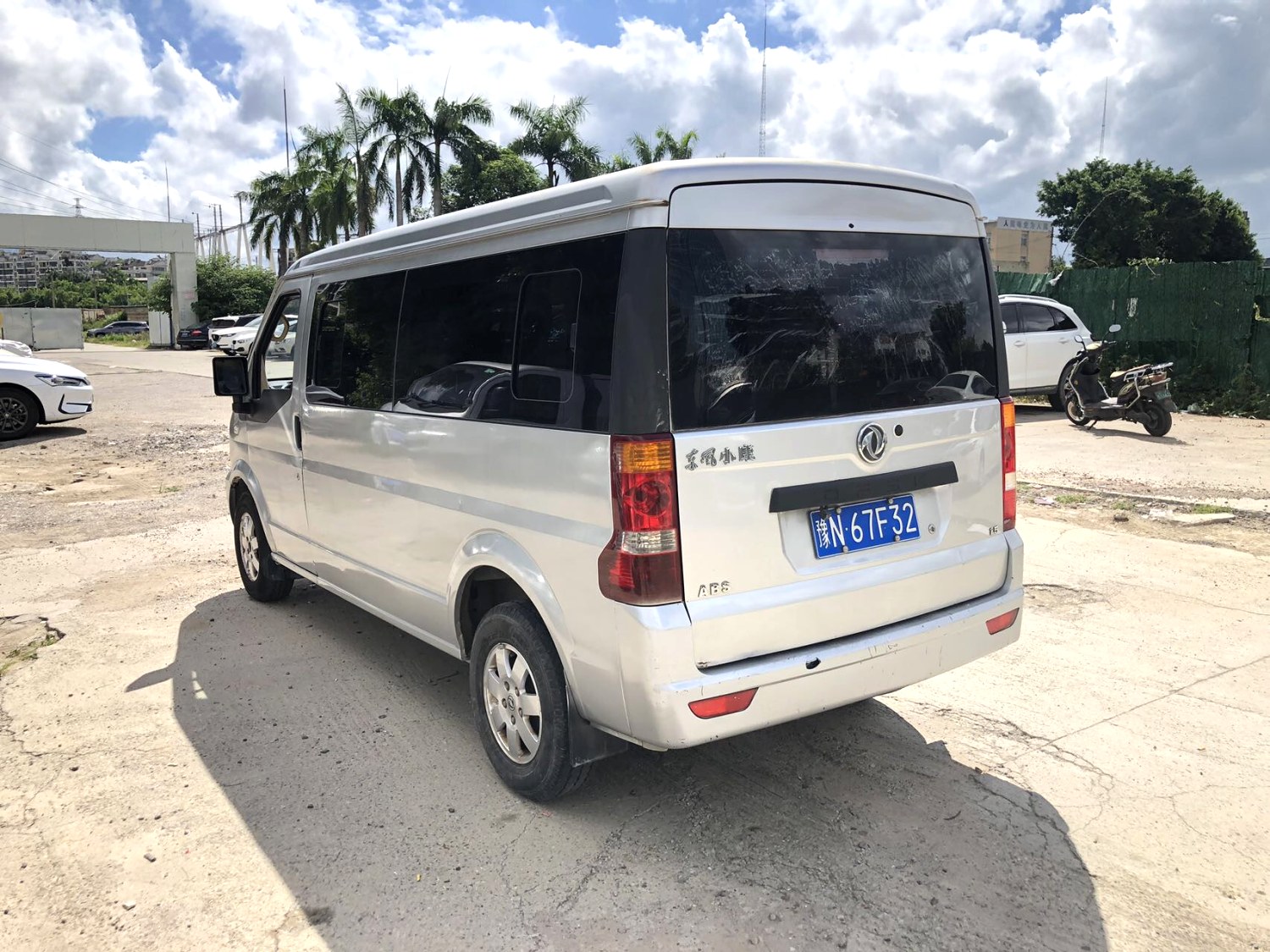 2016 Dongfeng C37 - Main View
