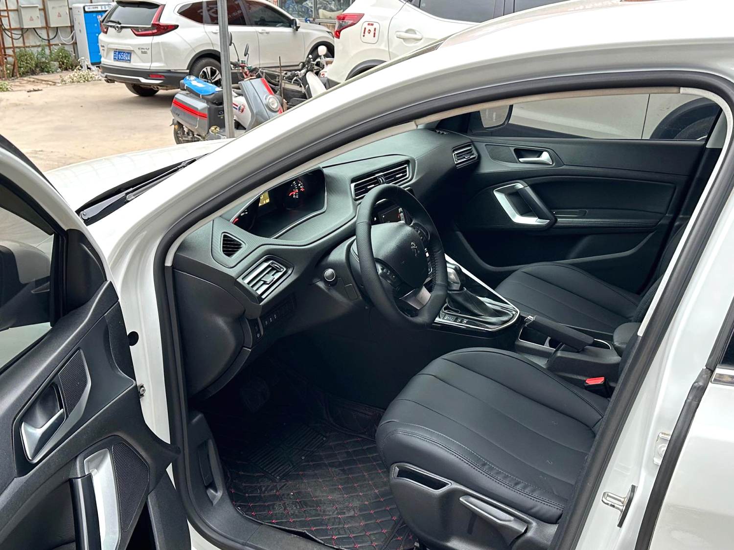 2018 Peugeot 308 - Main View
