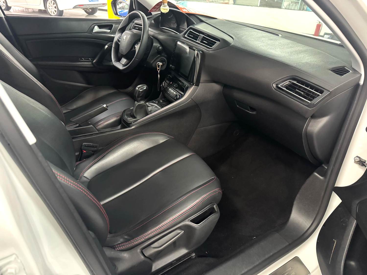 2018 Peugeot 308 - Main View