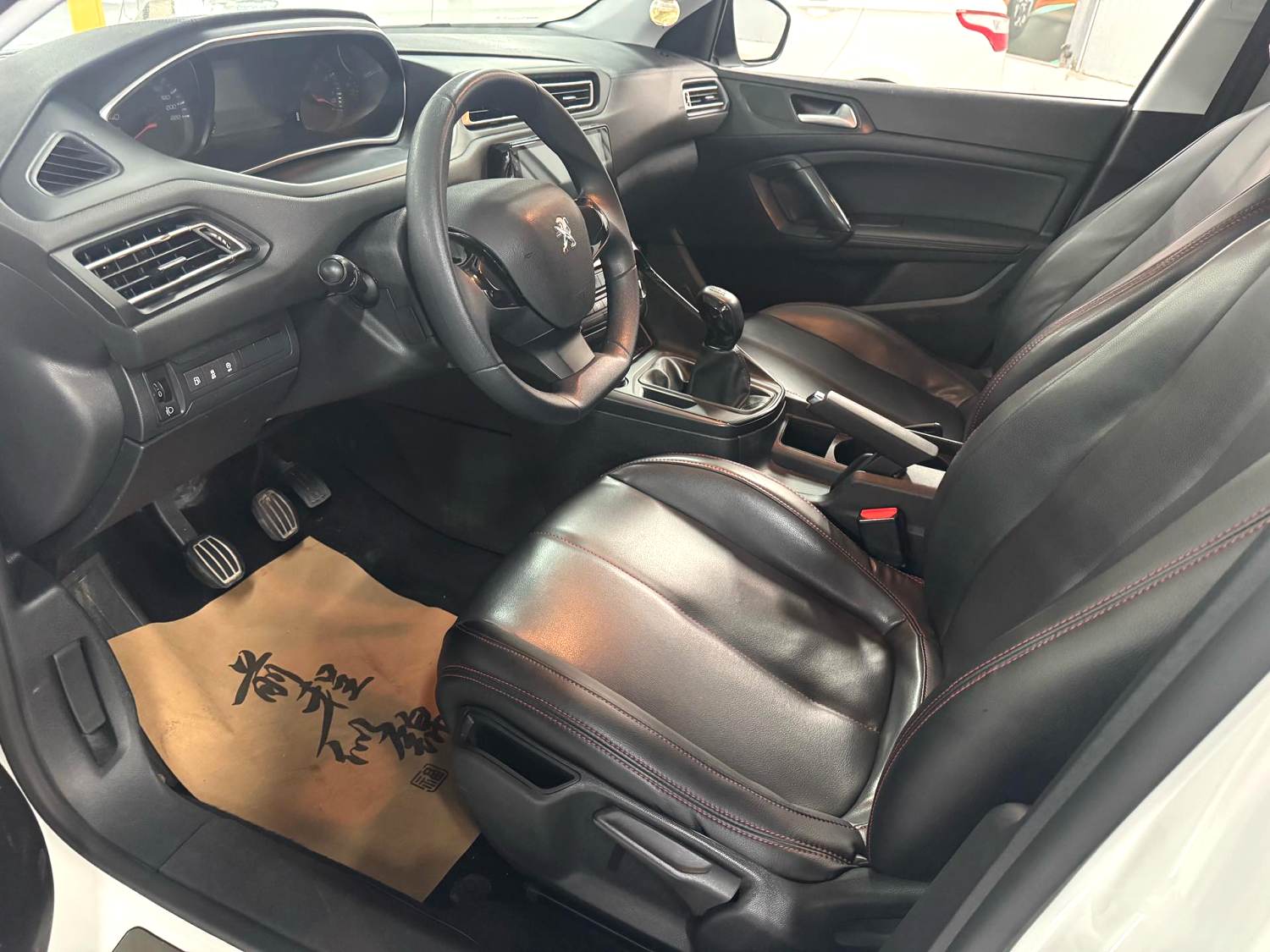 2018 Peugeot 308 - Main View