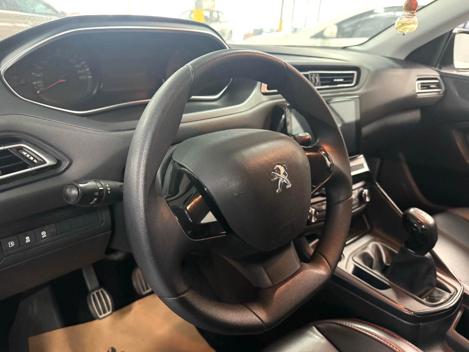 2018 Peugeot 308 - Main View