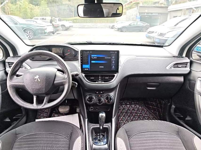 2018 Peugeot 2008 - Main View