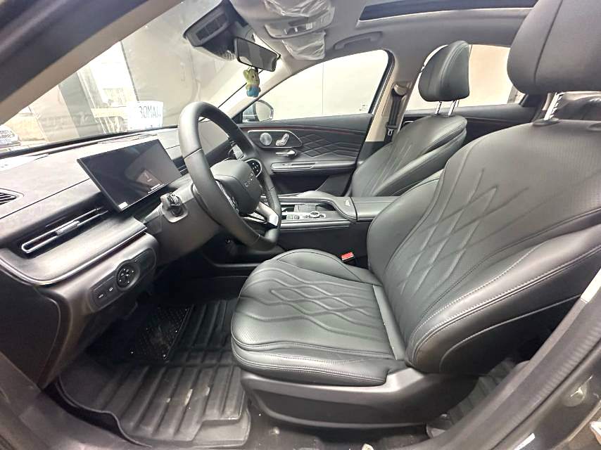 2025 Geely Arrizo8 Pro - Main View