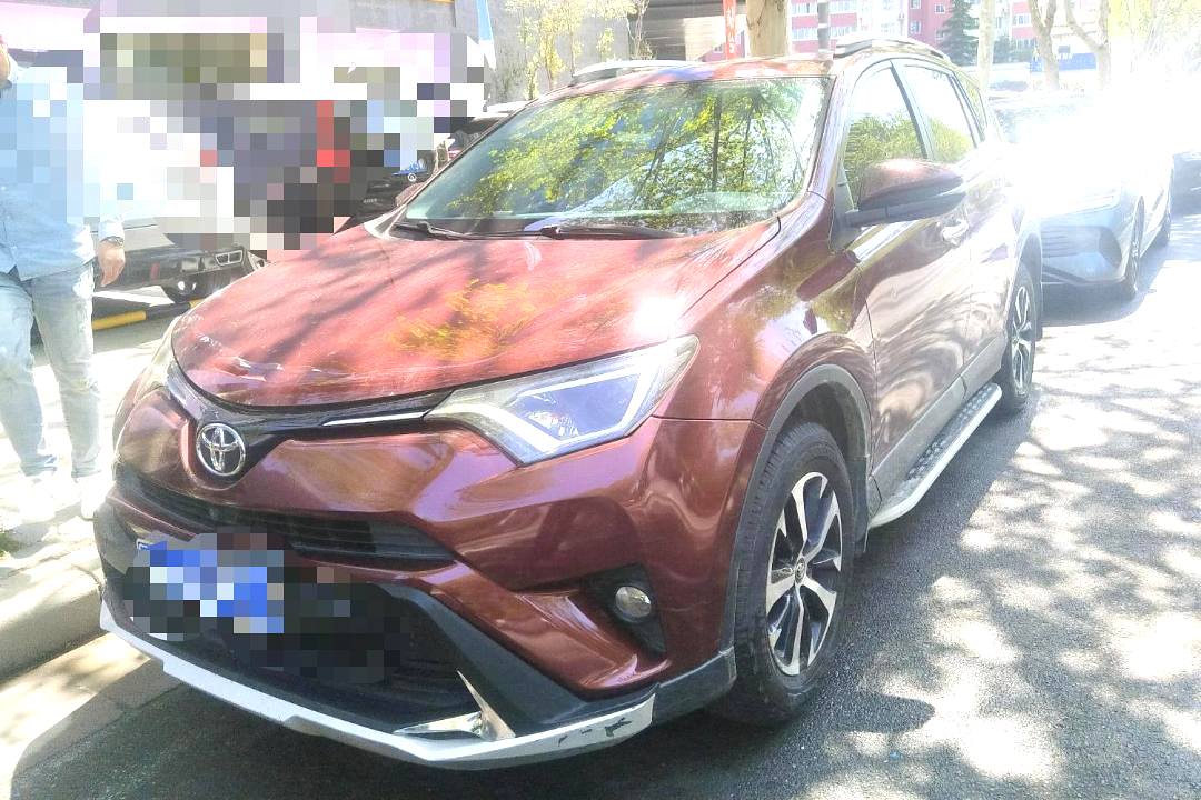 2016 Toyota RAV4 - Main View