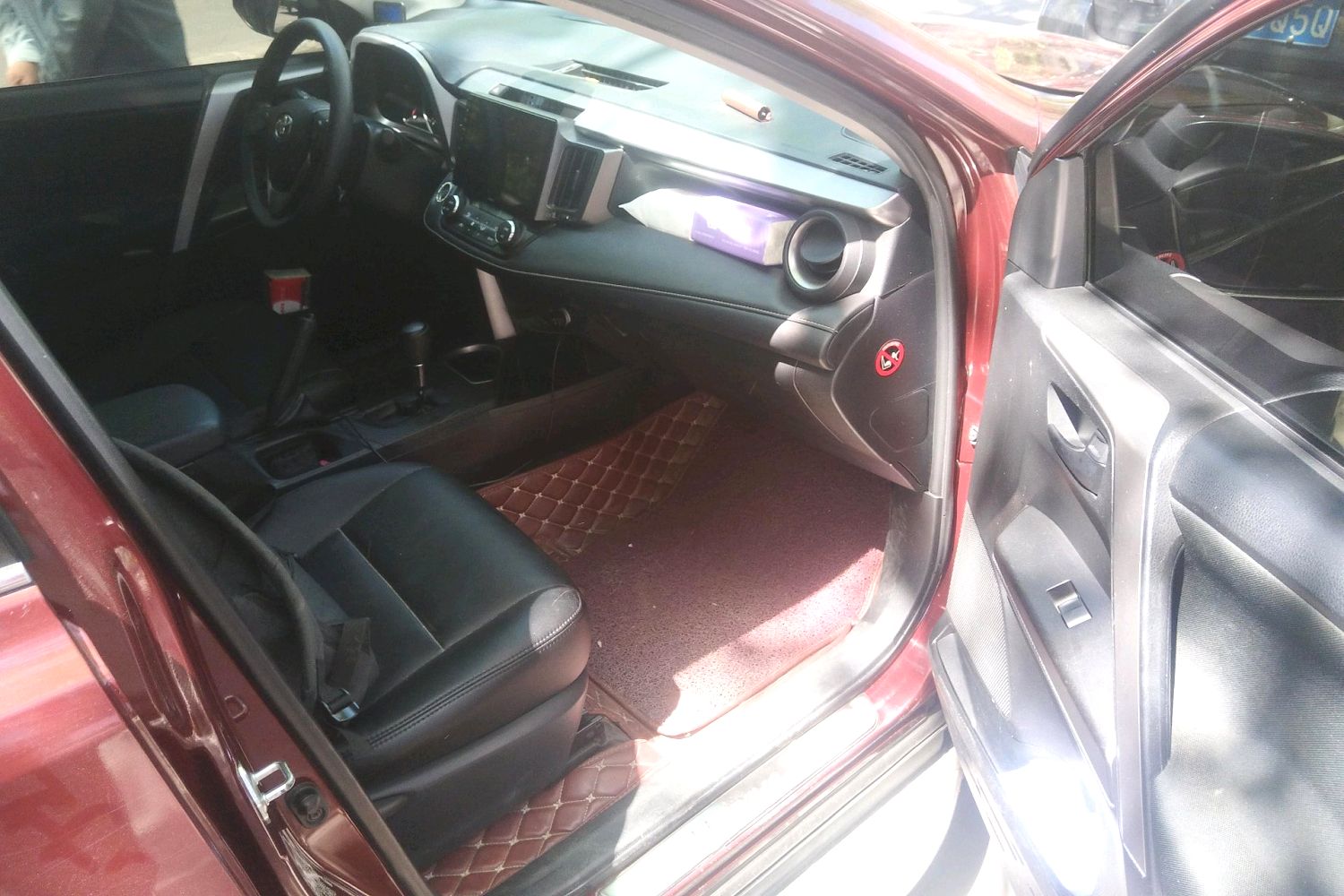 2016 Toyota RAV4 - Main View