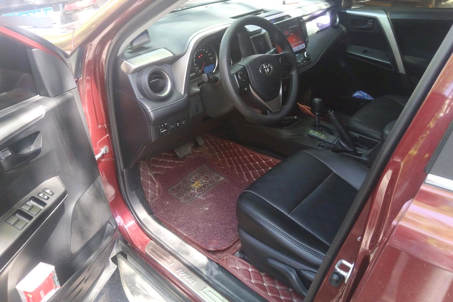 2016 Toyota RAV4 - Main View