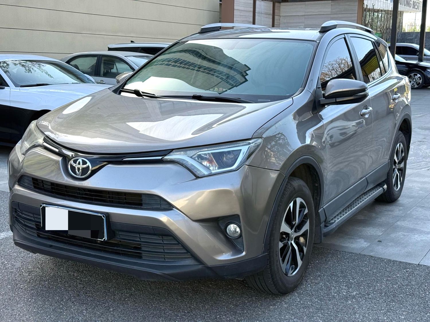 2017 Toyota RAV4 - Main View
