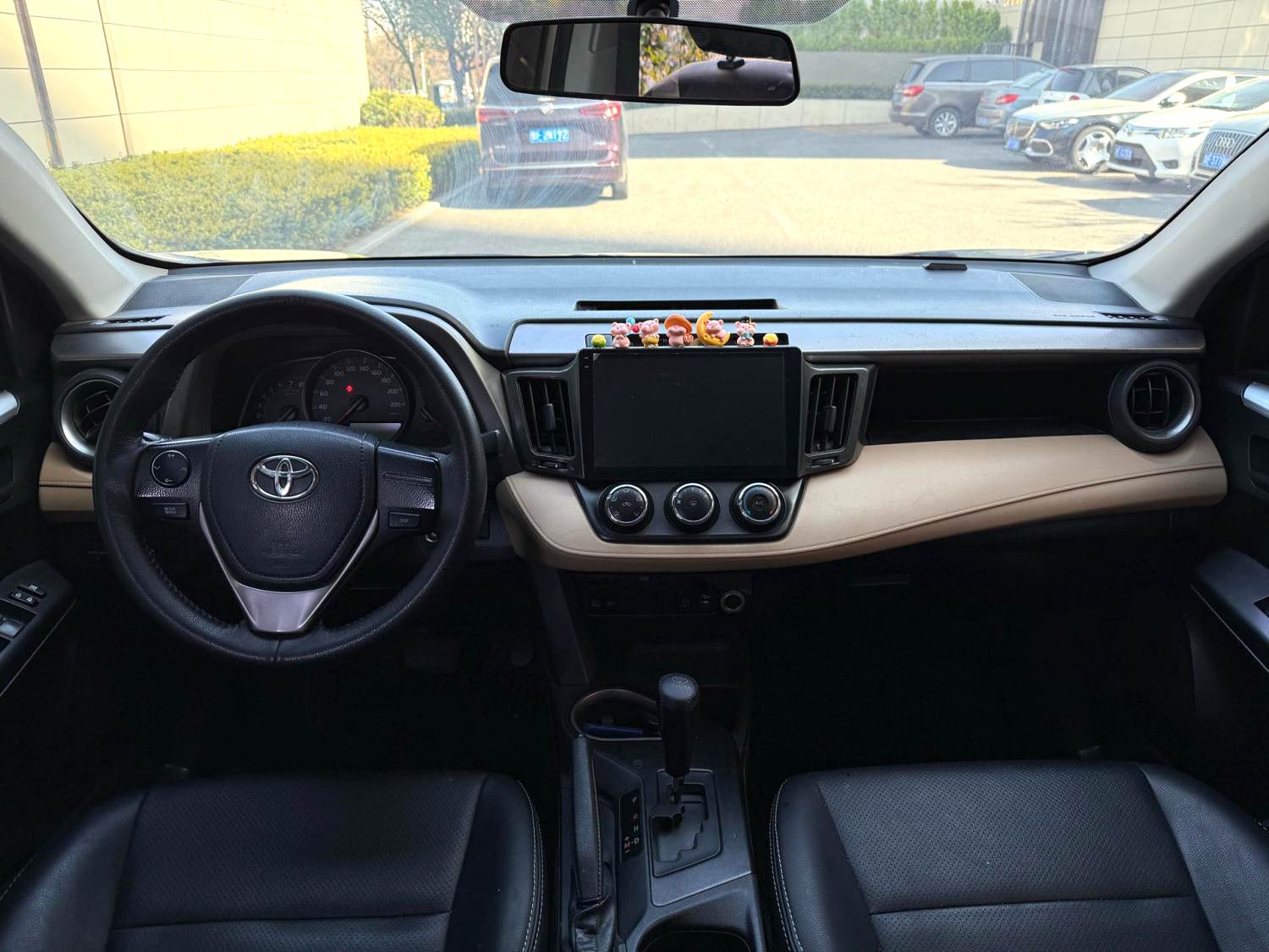 2017 Toyota RAV4 - Main View