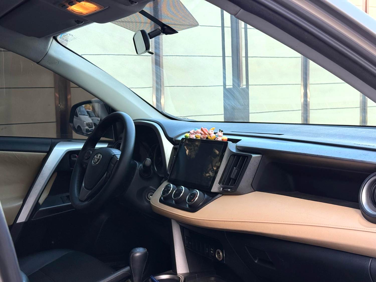 2017 Toyota RAV4 - Main View
