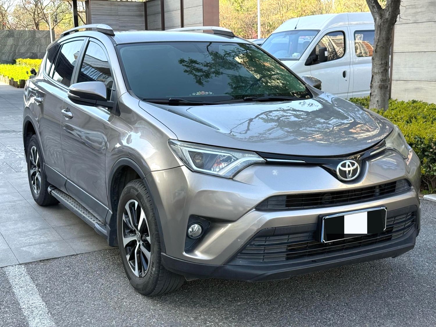 2017 Toyota RAV4 - Main View
