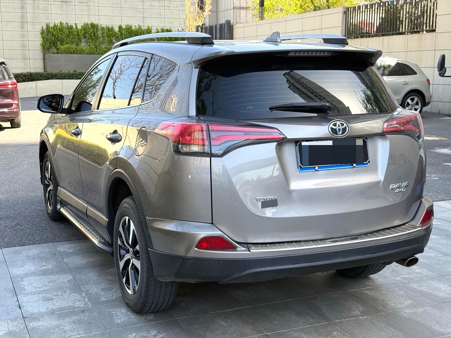 2017 Toyota RAV4 - Main View