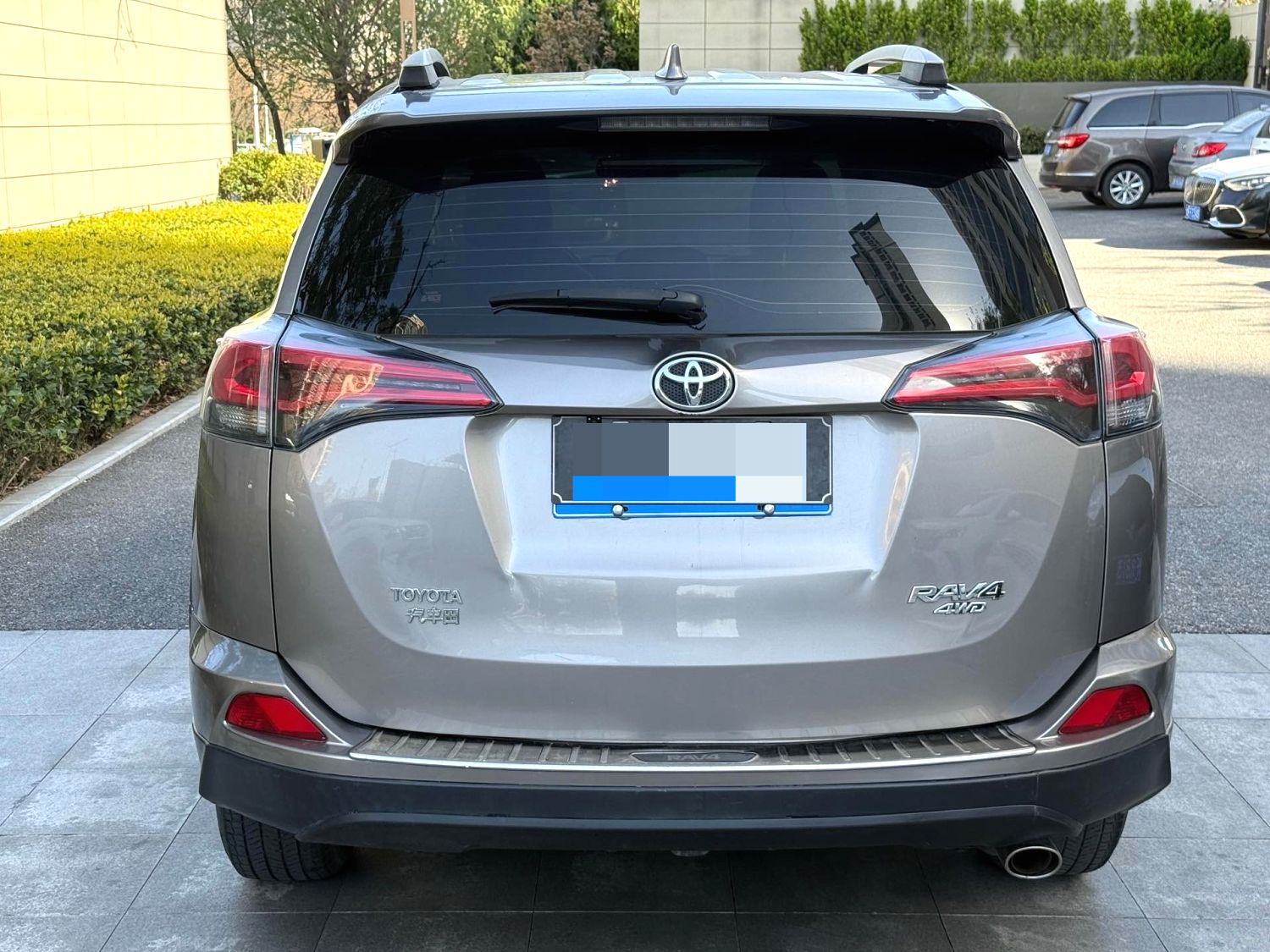 2017 Toyota RAV4 - Main View