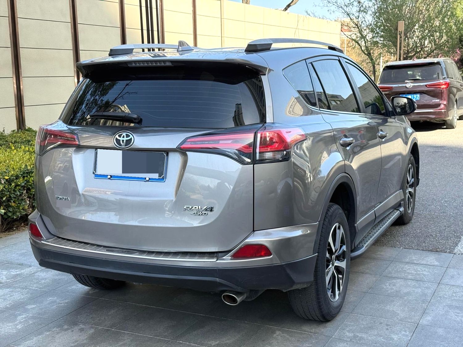 2017 Toyota RAV4 - Main View