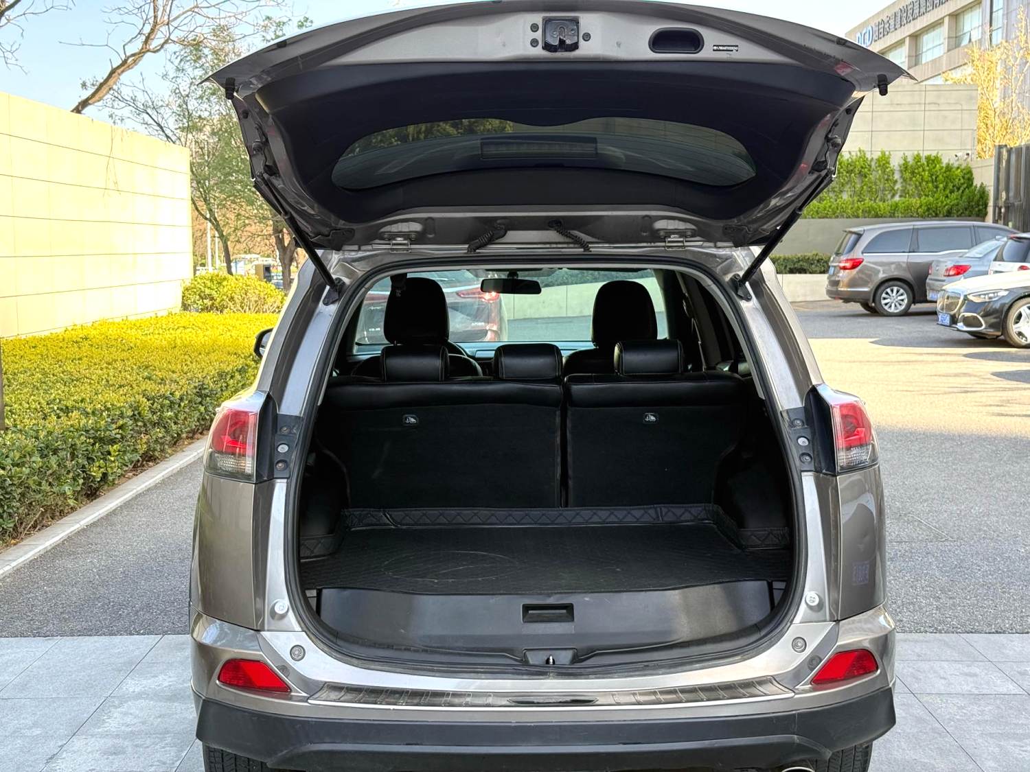 2017 Toyota RAV4 - Main View