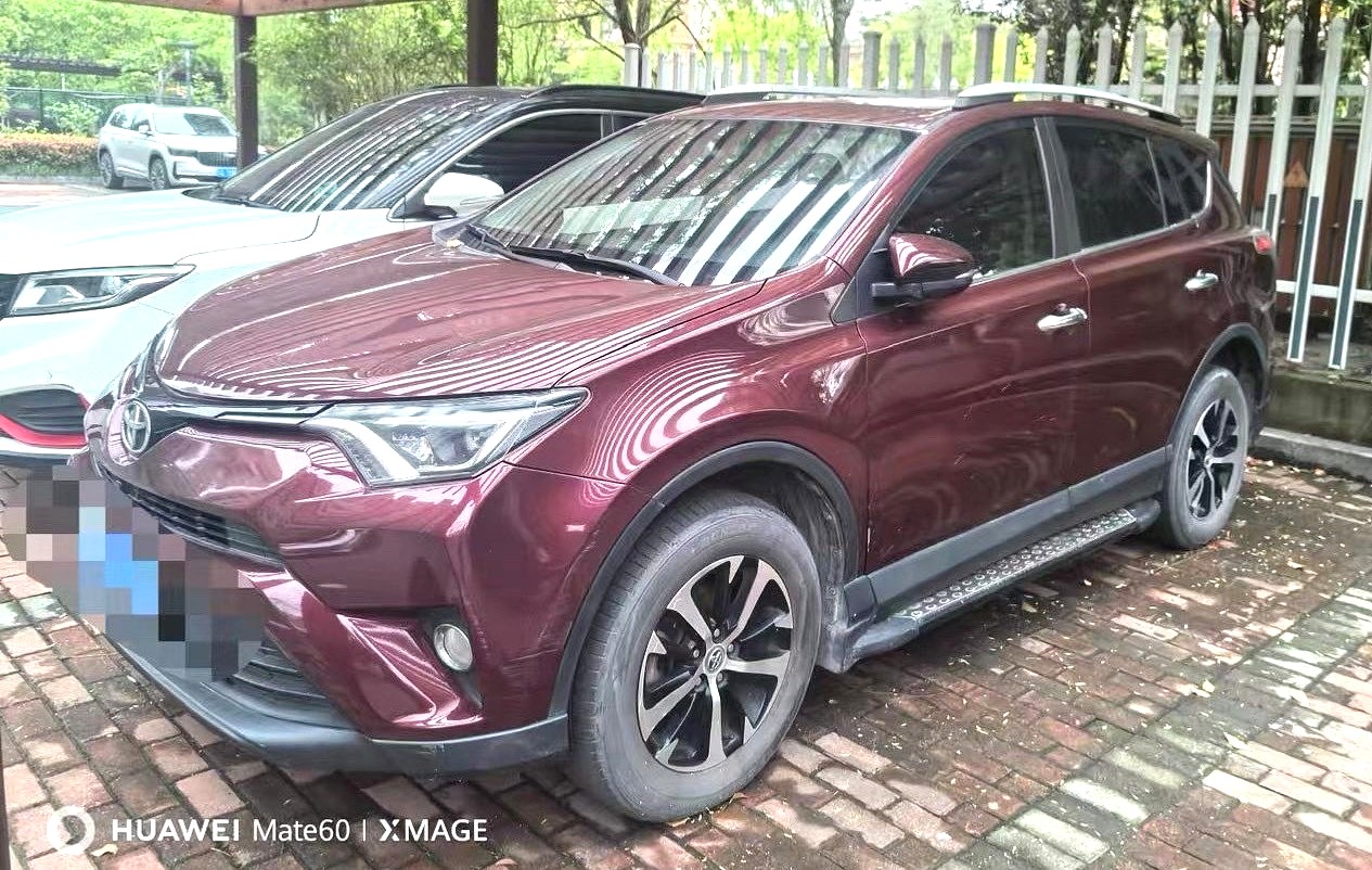 2016 Toyota RAV4 - Main View