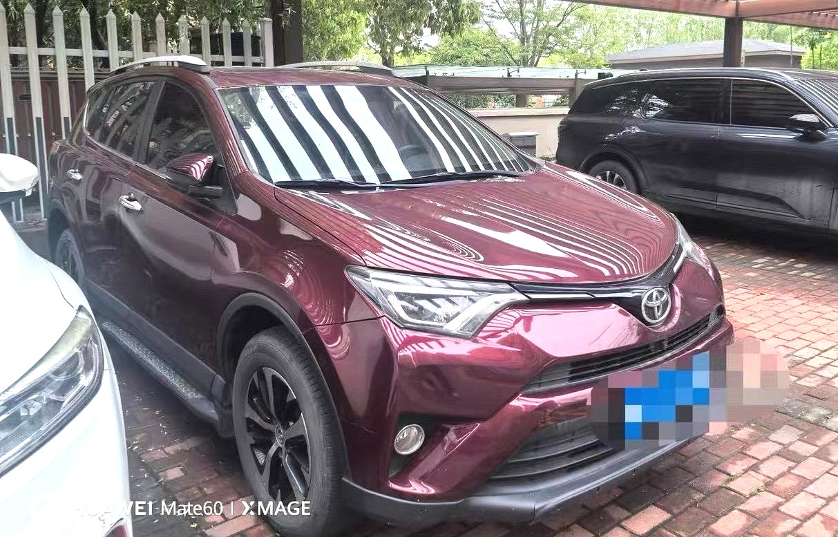 2016 Toyota RAV4 - Main View