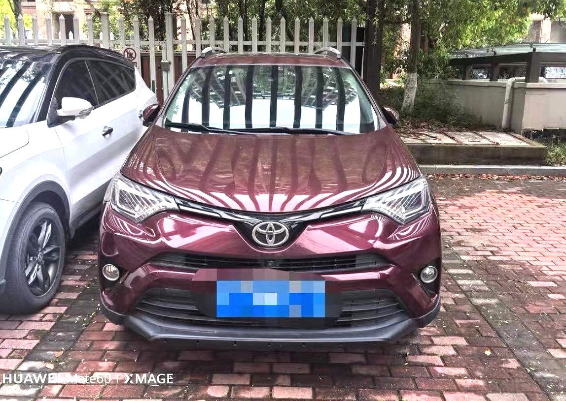 2016 Toyota RAV4 - Main View