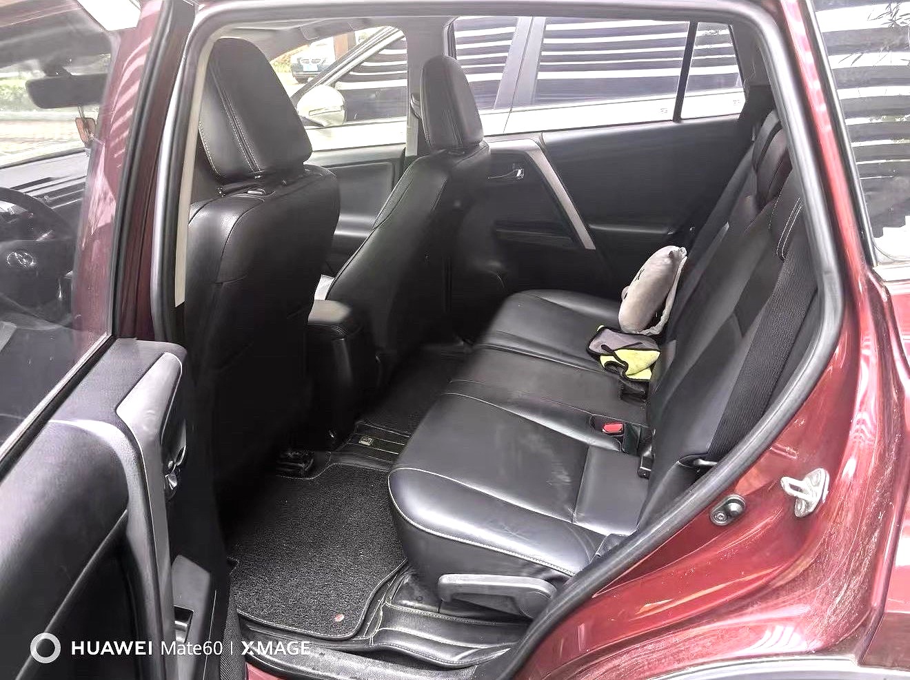 2016 Toyota RAV4 - Main View