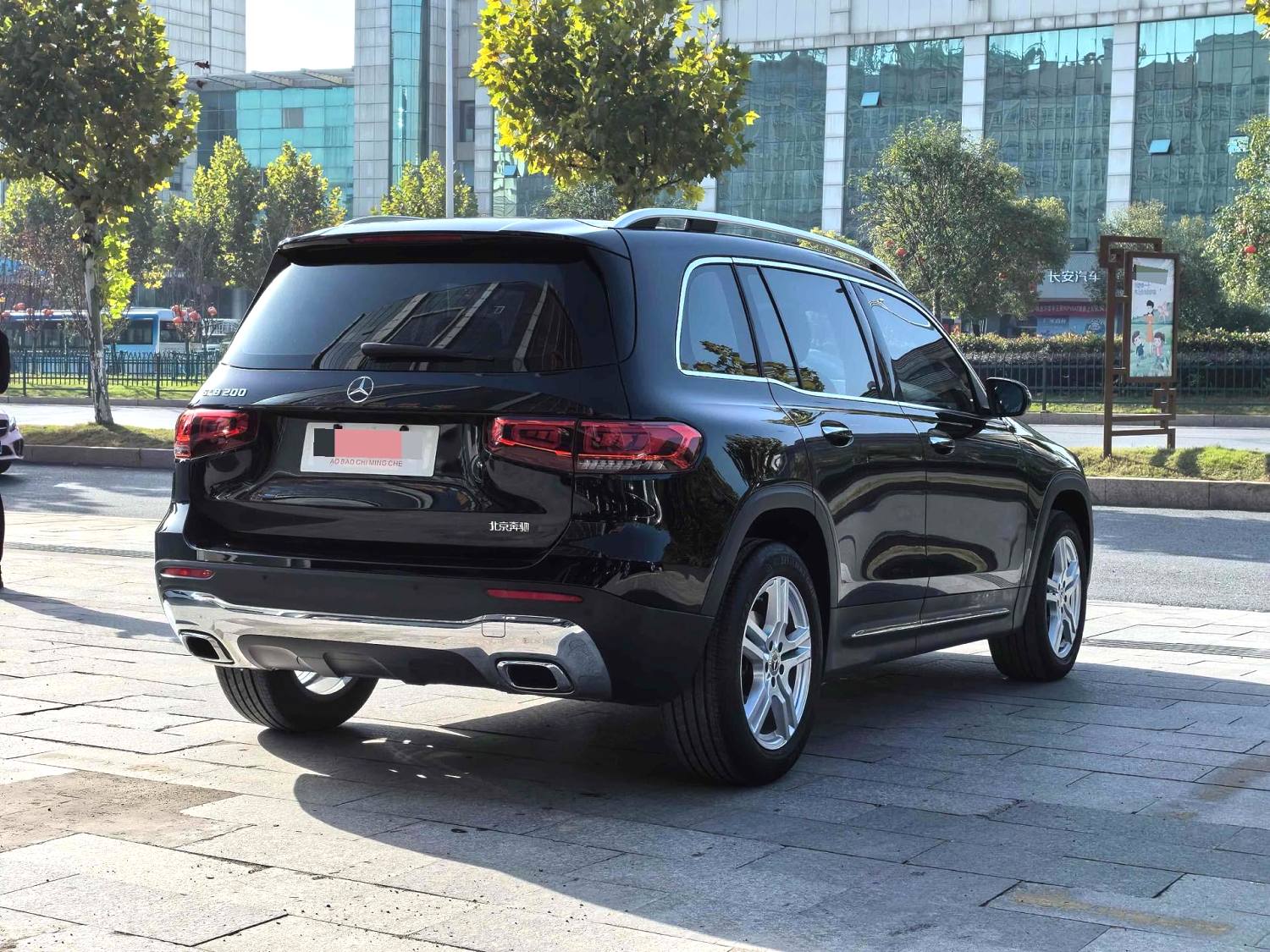2022 Benz GLB 200 - Main View