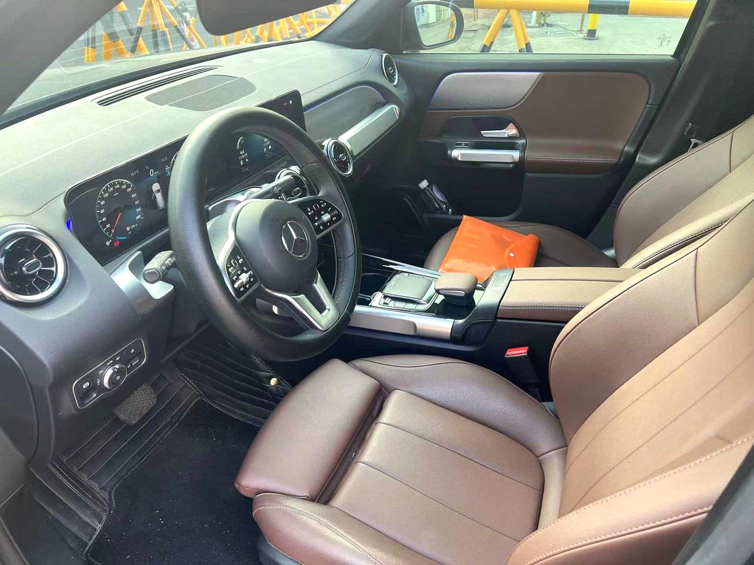 2022 Benz GLB 200 - Main View