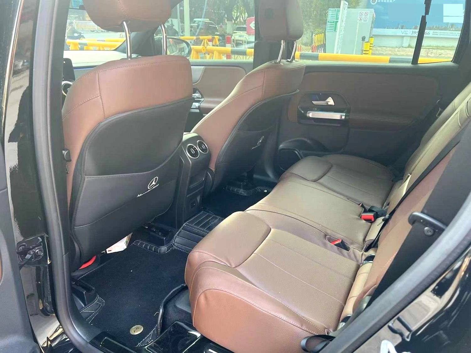 2022 Benz GLB 200 - Main View