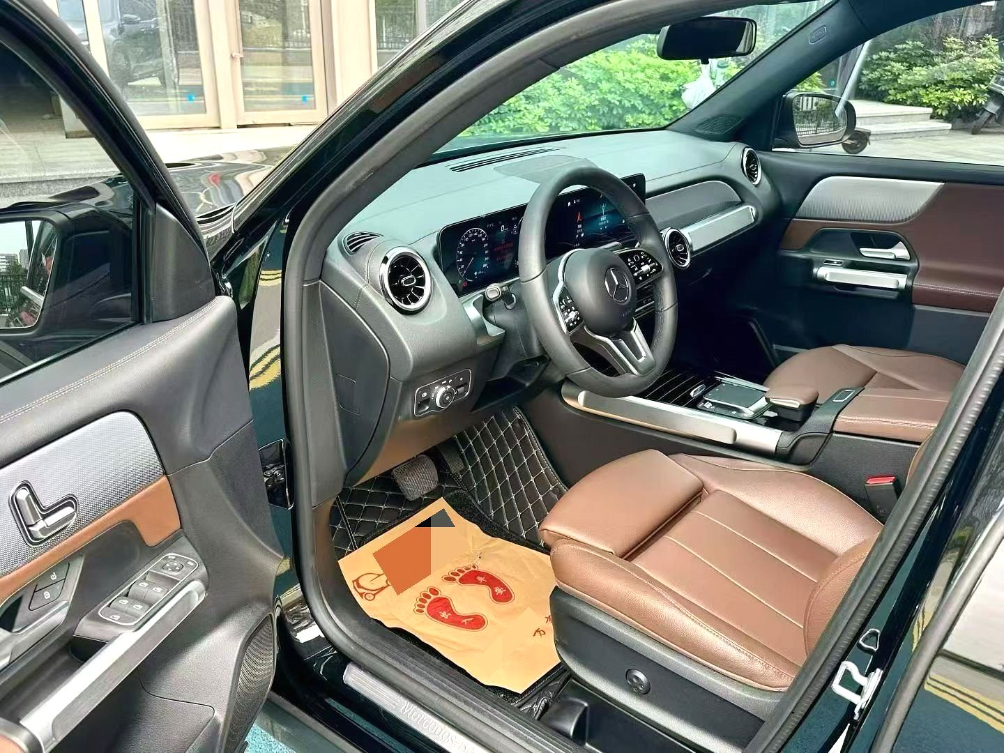 2022 Benz GLB 200 - Main View