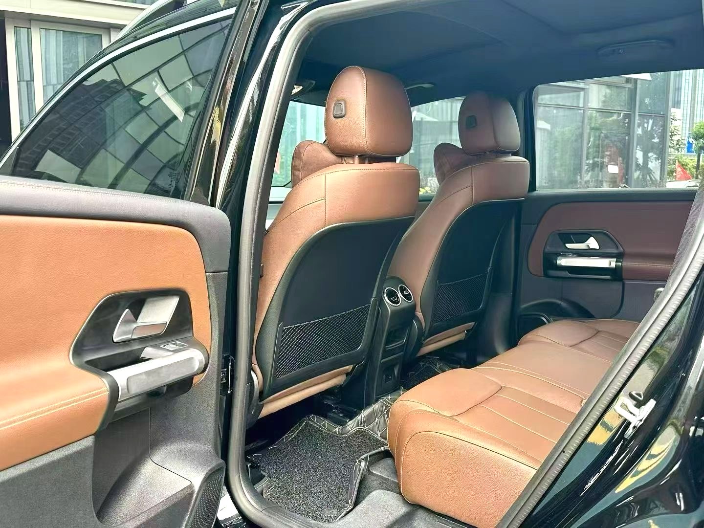 2022 Benz GLB 200 - Main View