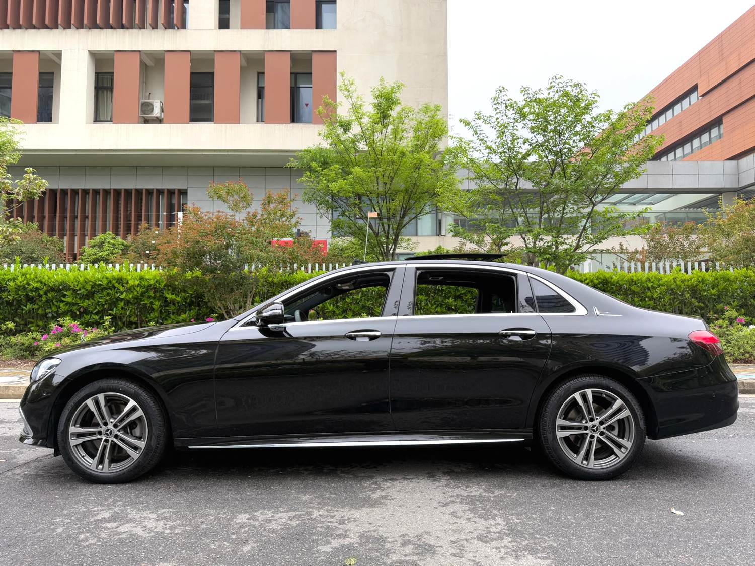 2023 Benz E260L - Main View