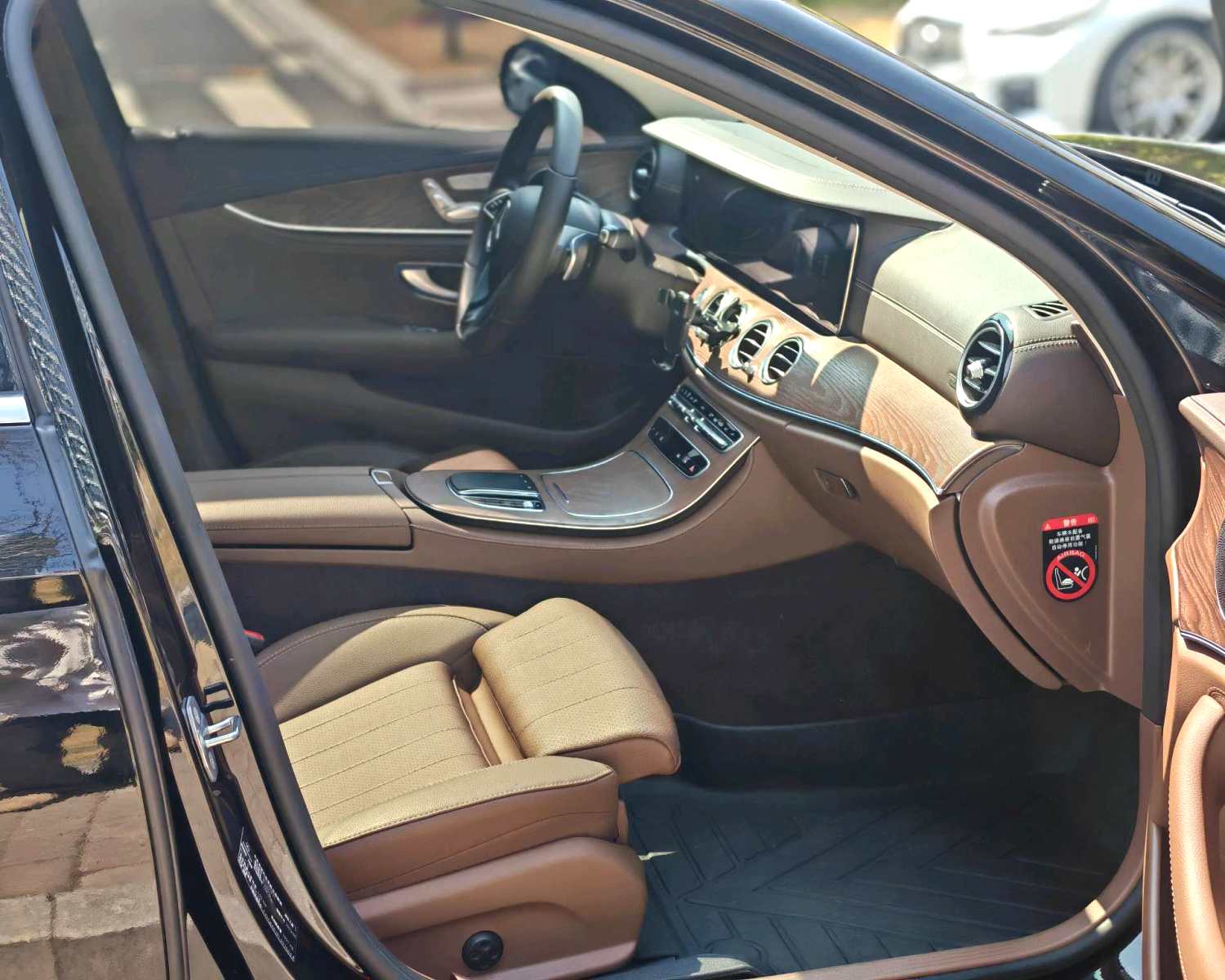 2023 Benz E260L - Main View