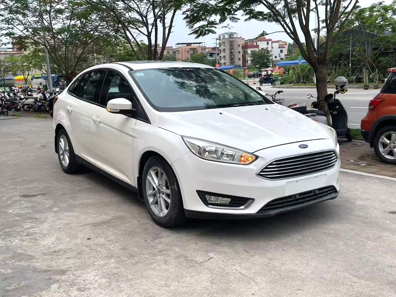 2016 Ford Focus - Main View