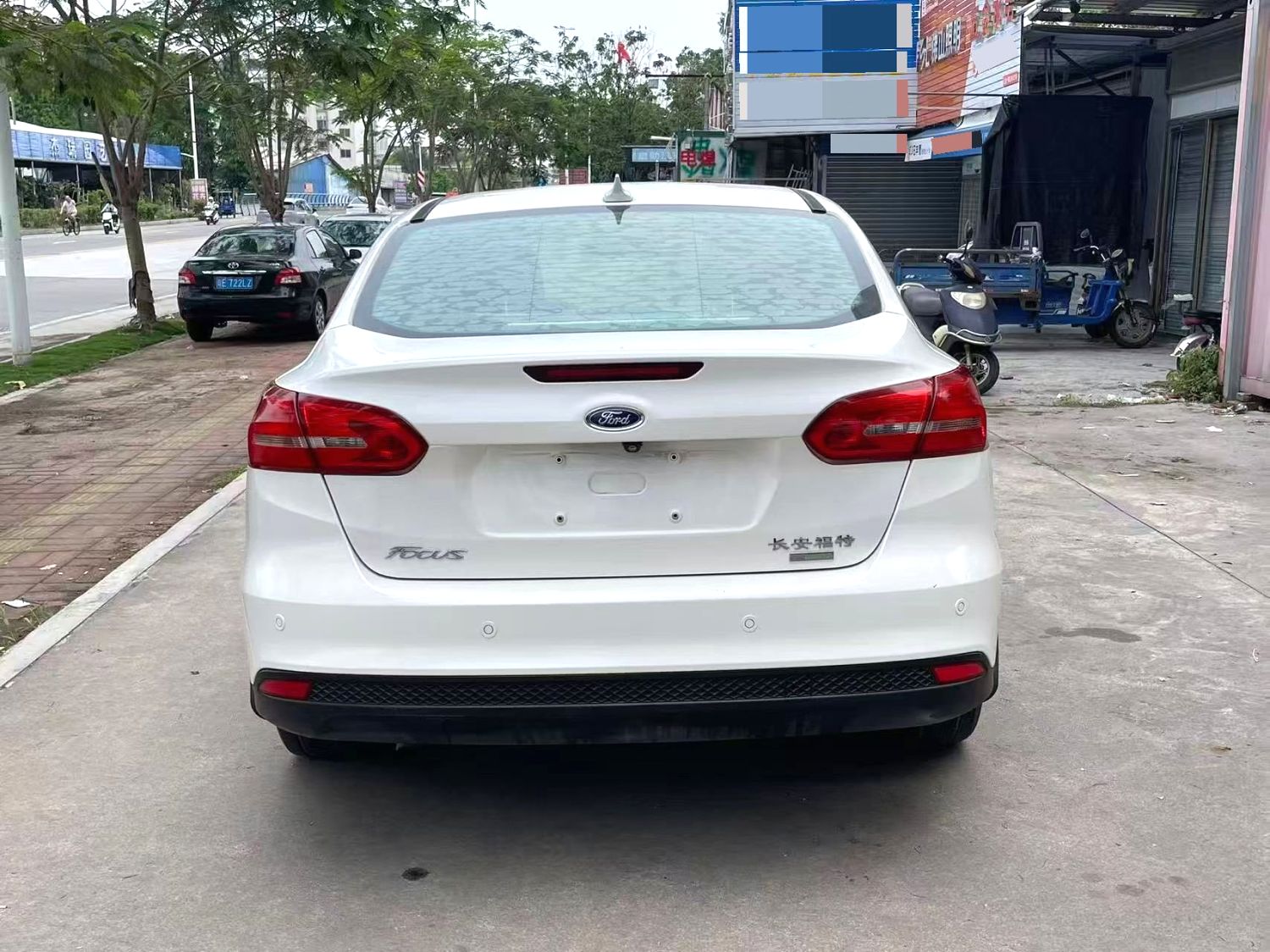 2016 Ford Focus - Main View